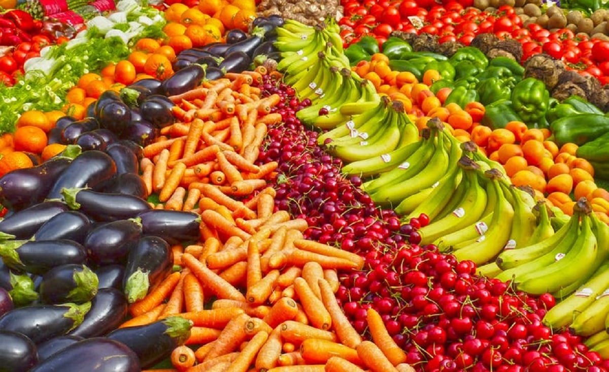 rainbow of fruit and vegetables laid out